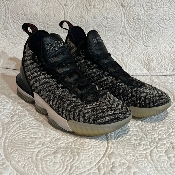 lebron 16 shoes oreo